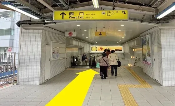 JR三ノ宮駅の西口から降ります。